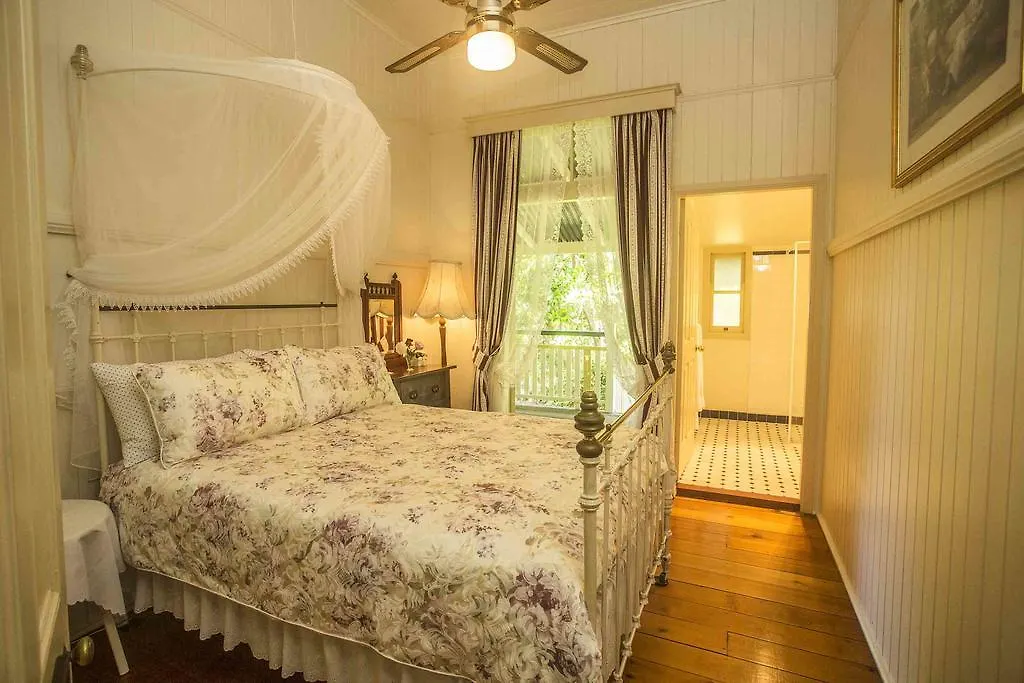 Lodge The Falls Montville Australia
